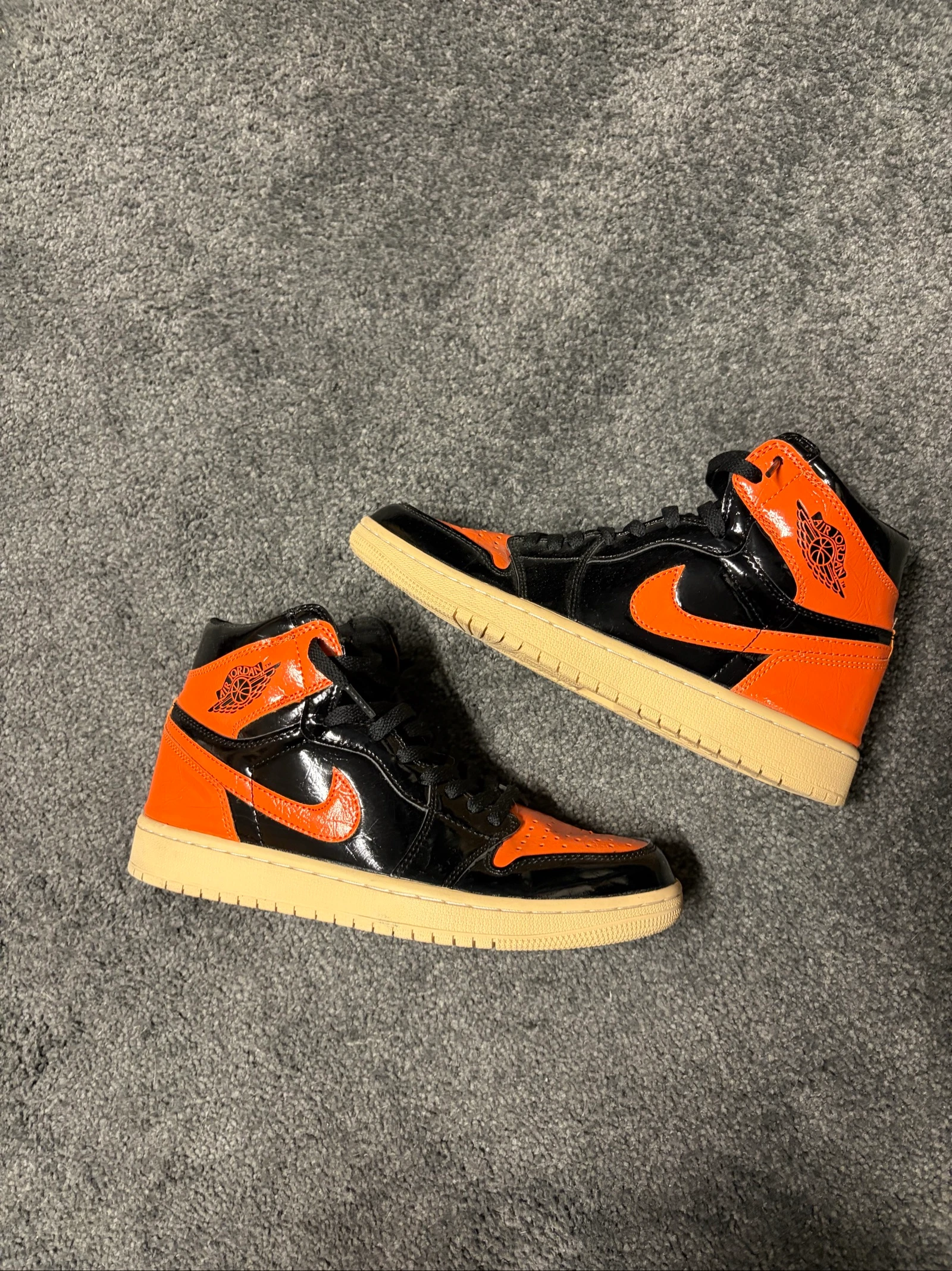 Jordan 1 Noir Orange Brillant 